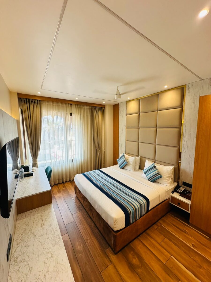 Rivera Palace guest room